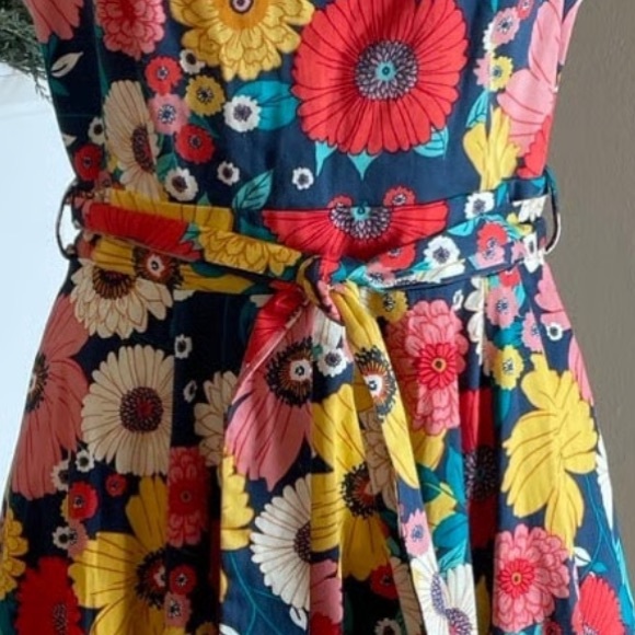 Floral Sleeveless Dress - Picture 3 of 6